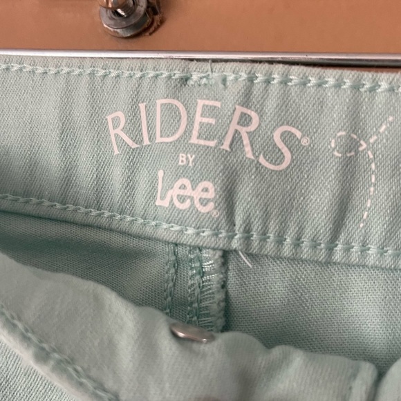 Lee Riders Light Mint Mid Rise Capri Pants size 18 - Picture 3 of 7